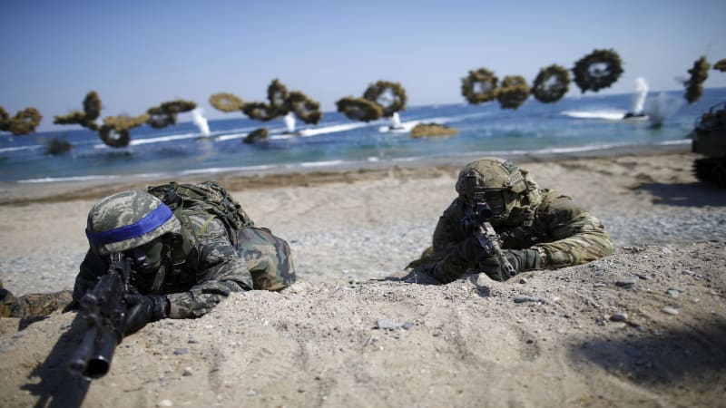 Marine Corps wants 'swarm' drones for amphibious warfare